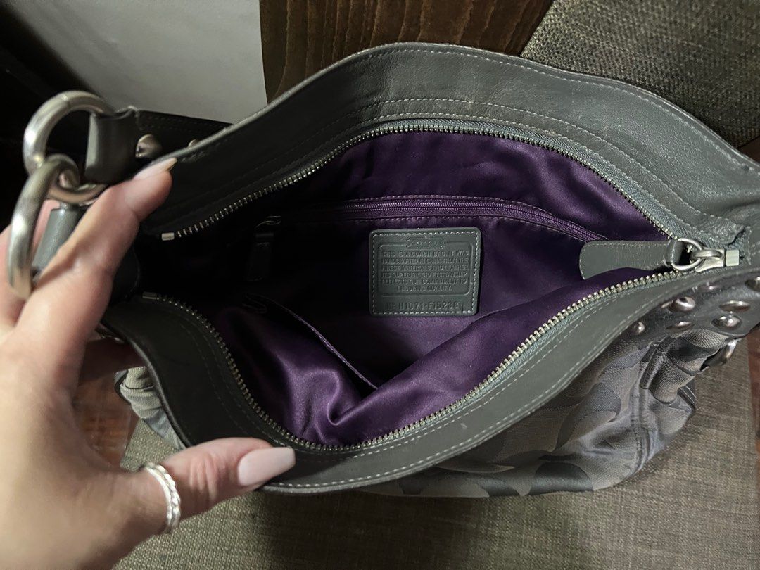 Coach Shoulder Bag (Category: Luxury Bags & Wallets) located in Makati City. Submitted by gimiyakiss (Listing ID 1233246915, Image 3). Description: Coach Shoulder Bag Medium size Grey Used about 5x.