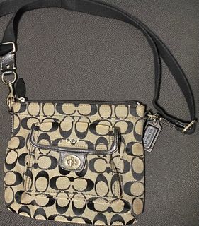 （分類：）位於 。 由 izzy.thrifts_ 提交（商品編號 1233306842，圖片 1）。簡介： 。