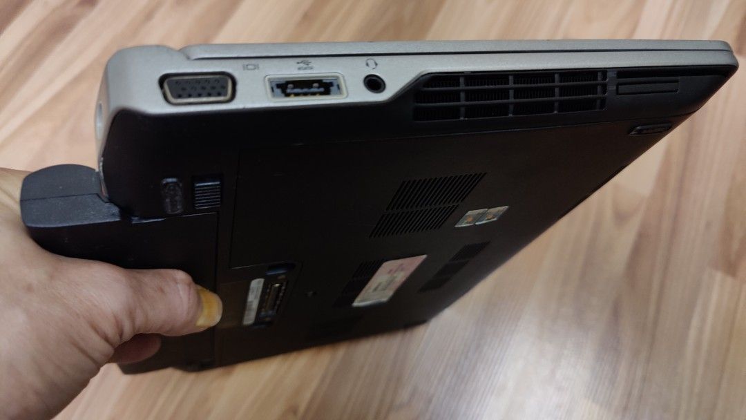 Dell E6220 (Category: Laptops & Notebooks) located in Kuala Lumpur. Submitted by klmavrick (Listing ID 1233309934, Image 3). Description: Comes with: 1. Laptop & original power supply Upgraded : 1. 2x4gb ddr3 2. Upgraded to 500gb SSD Unit works flawlessly with wifi, network, HDMI & VGA connections able to connect. Display however has a small pinkish dot , but not noticeable when display is used normally. Battery cannot be charged anymore but new 