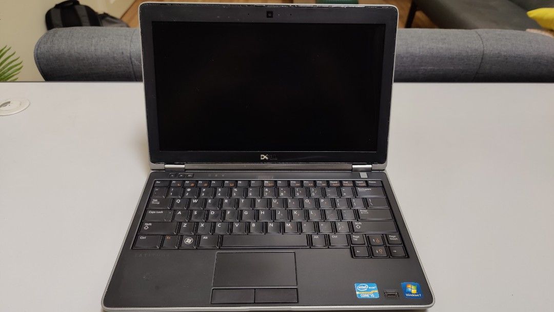 Dell E6220 (Category: Laptops & Notebooks) located in Kuala Lumpur. Submitted by klmavrick (Listing ID 1233309934, Image 1). Description: Comes with: 1. Laptop & original power supply Upgraded : 1. 2x4gb ddr3 2. Upgraded to 500gb SSD Unit works flawlessly with wifi, network, HDMI & VGA connections able to connect. Display however has a small pinkish dot , but not noticeable when display is used normally. Battery cannot be charged anymore but new 