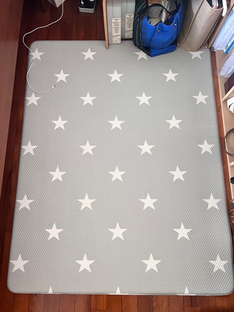 Moving sell Dfang waterproof playmat kids and pets, Babies & Kids