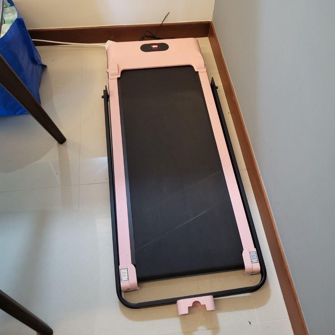 Foldable treadmill Pink, Sports Equipment, Exercise & Fitness, Cardio