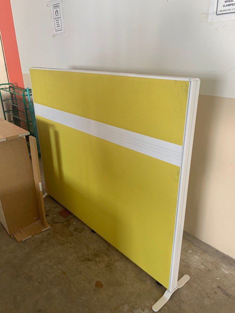 FREE IMMEDIATE PICKUP Office Divider standard size 1 piece, Furniture