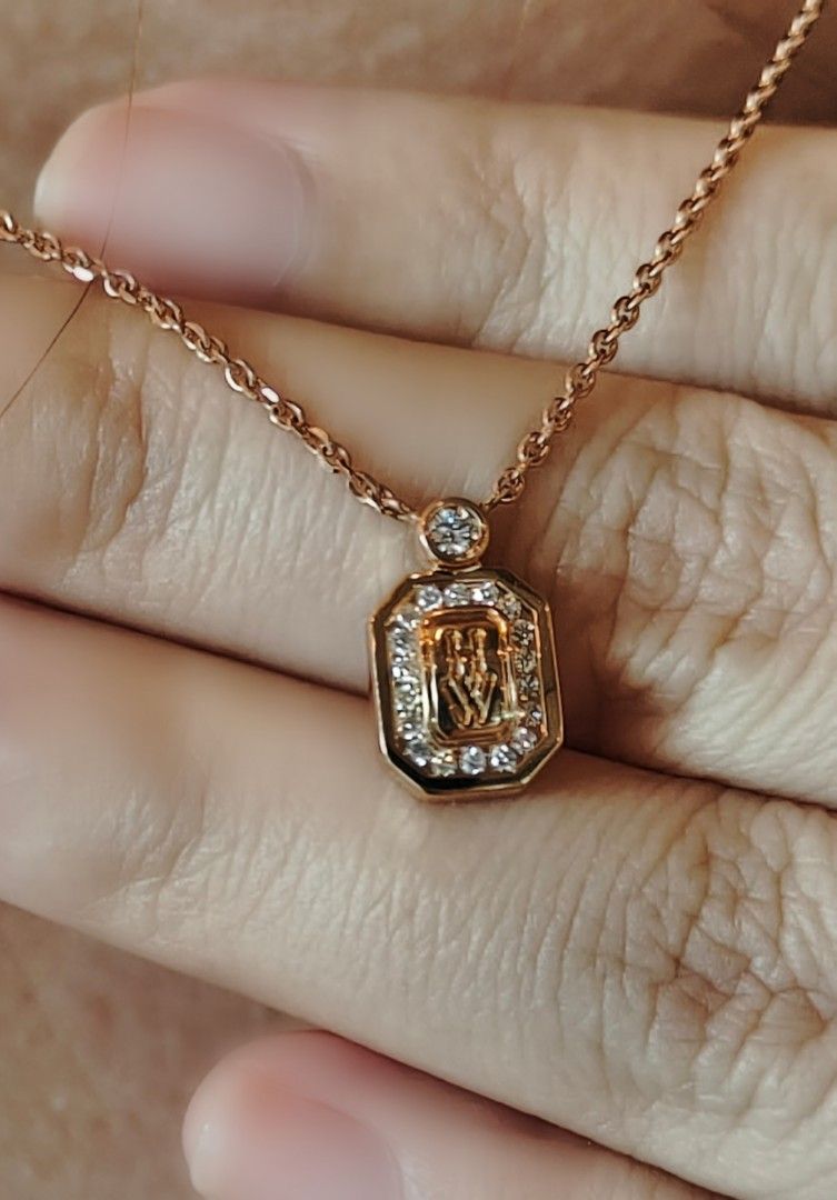 harry winston logo pendant