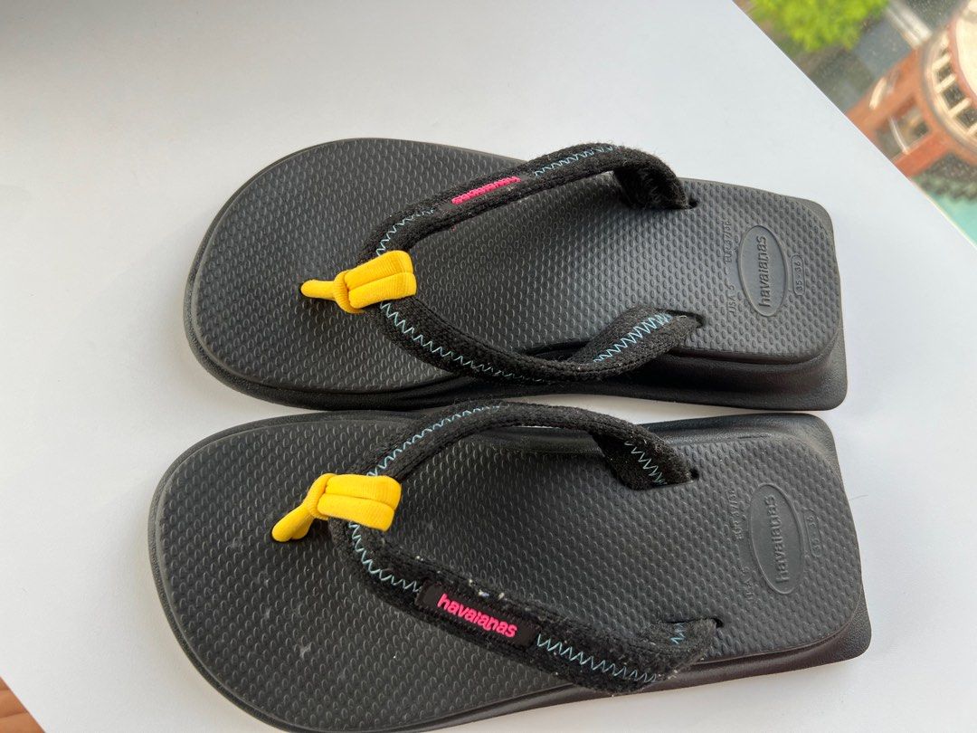 Havaianas TradiZori flip flops (Category: Slippers and slides) located in Makati City. Submitted by sunfish7 (Listing ID 1233286430, Image 3). Description: Havaianas tradi zori slip ons. Used once or twice. Size eu 35-36 Rfs: decluttering .