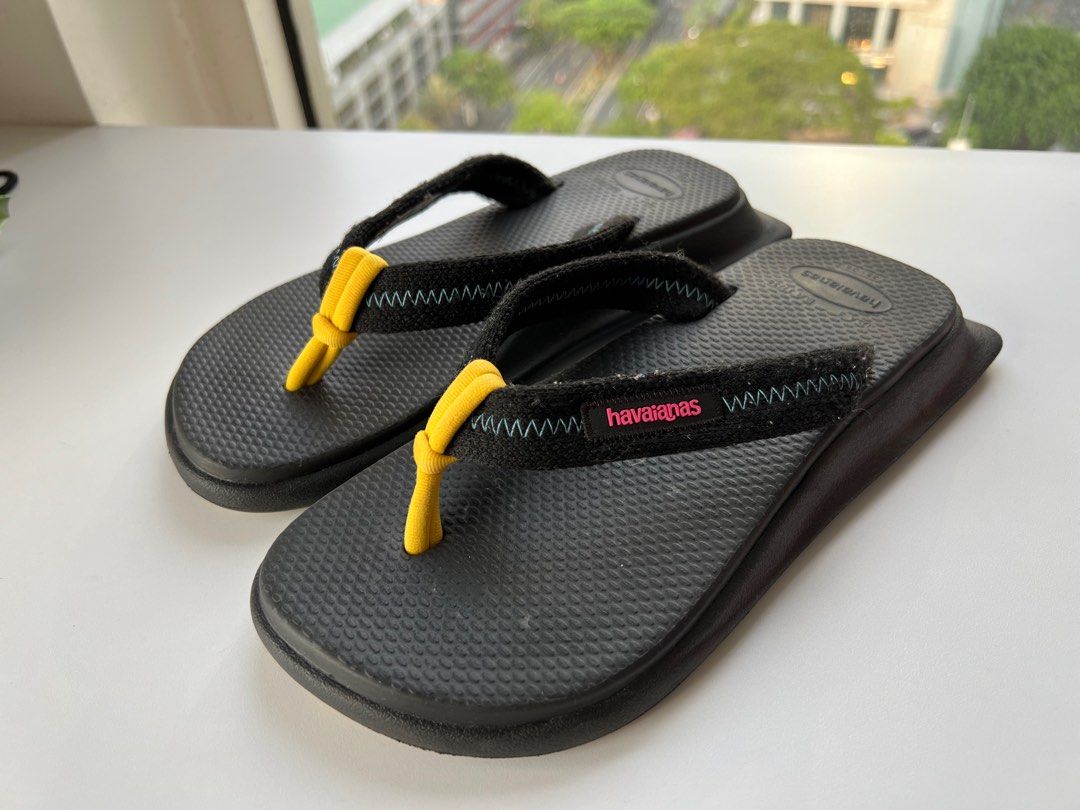 Havaianas TradiZori flip flops (Category: Slippers and slides) located in Makati City. Submitted by sunfish7 (Listing ID 1233286430, Image 2). Description: Havaianas tradi zori slip ons. Used once or twice. Size eu 35-36 Rfs: decluttering .