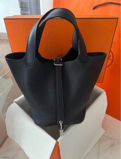 (Category: ) located in . Submitted by luxandbranded (Listing ID 1233232777, Image 1). Description: .