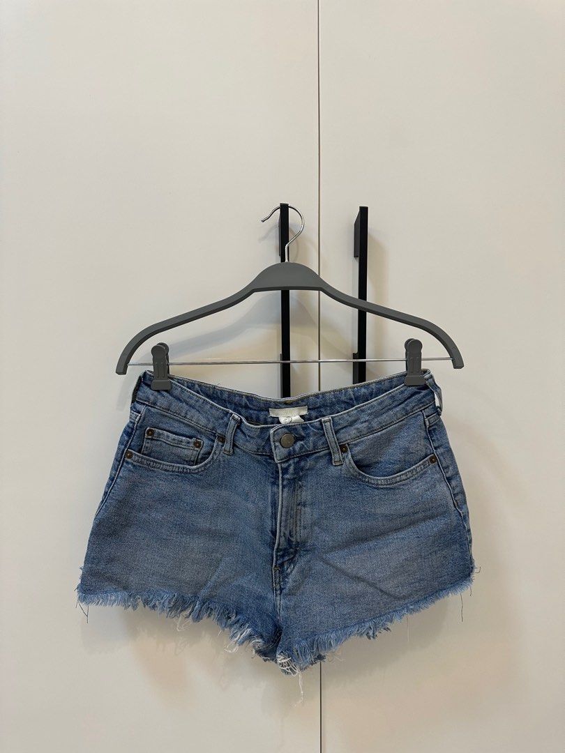 H&M Denim Shorts (Category: Shorts) located in Manila. Submitted by sofffdlr (Listing ID 1233354338, Image 2). Description: .