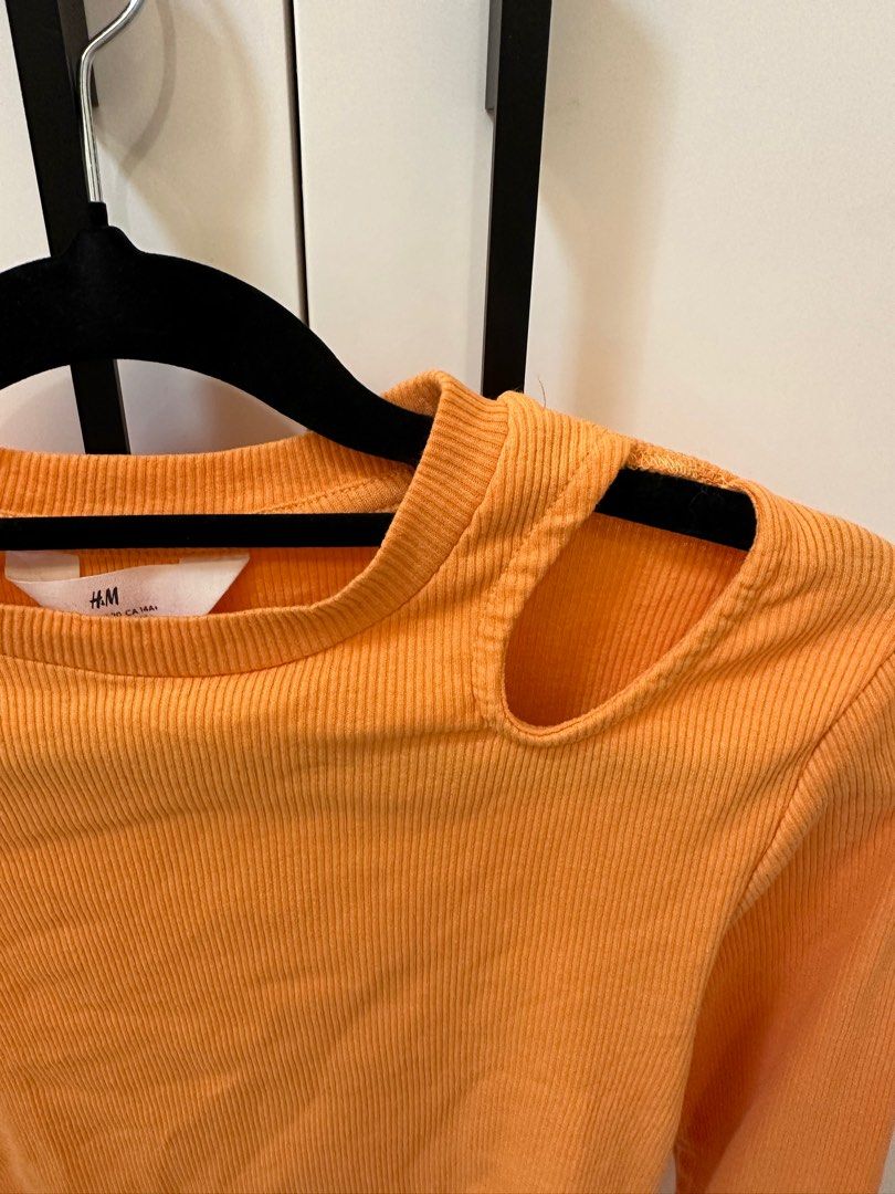H&M Orange Longsleeves Top (Category: Longsleeves) located in Manila. Submitted by sofffdlr (Listing ID 1233351939, Image 3). Description: S-M.