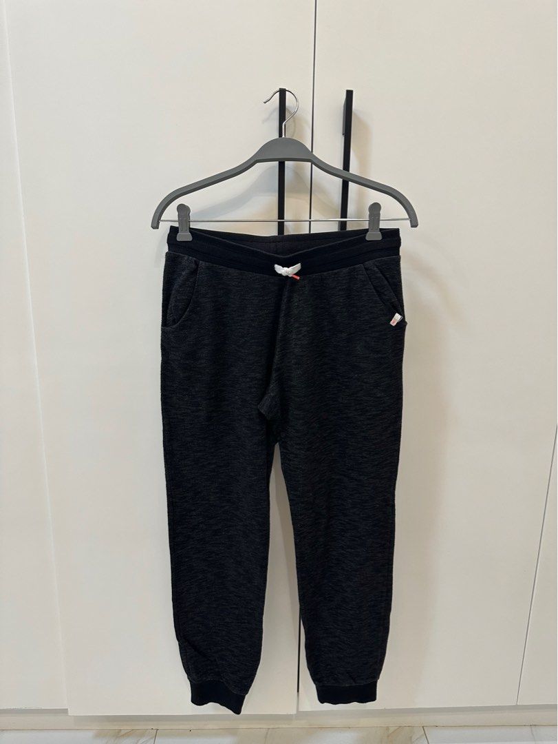 H&M Sweatpants (Category: Jeans) located in Manila. Submitted by sofffdlr (Listing ID 1233356398, Image 1). Description: Teen 14y. But can Fit up to S-M.