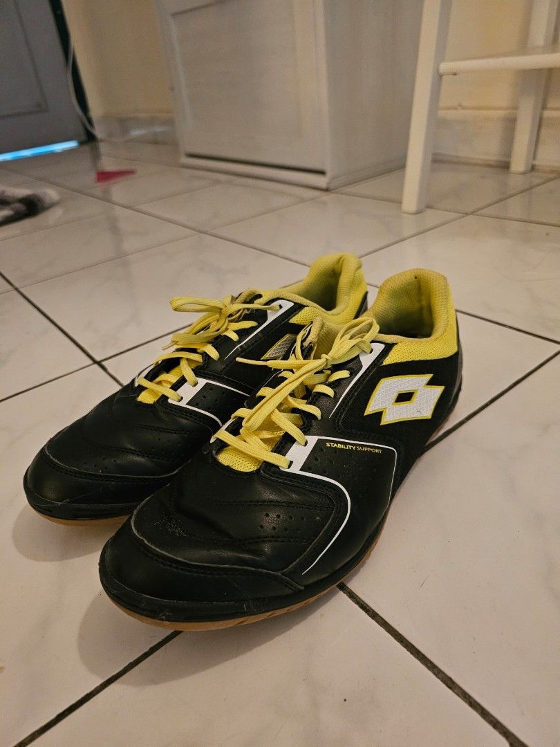 Kasut Futsal Lotto