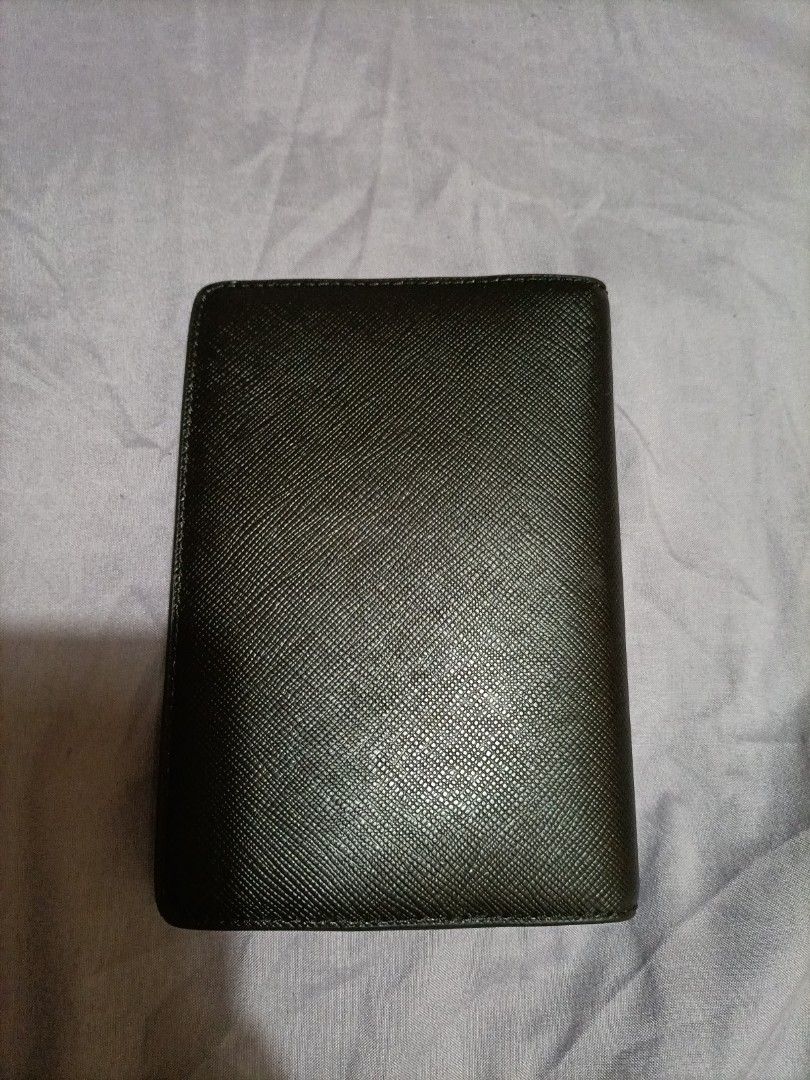 Kate Spade Passport Holder, Women's Fashion, Bags & Wallets, Wallets & Card Holders on Carousell