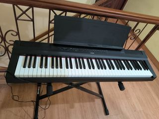 Keyboard Yamaha P121B mint condition