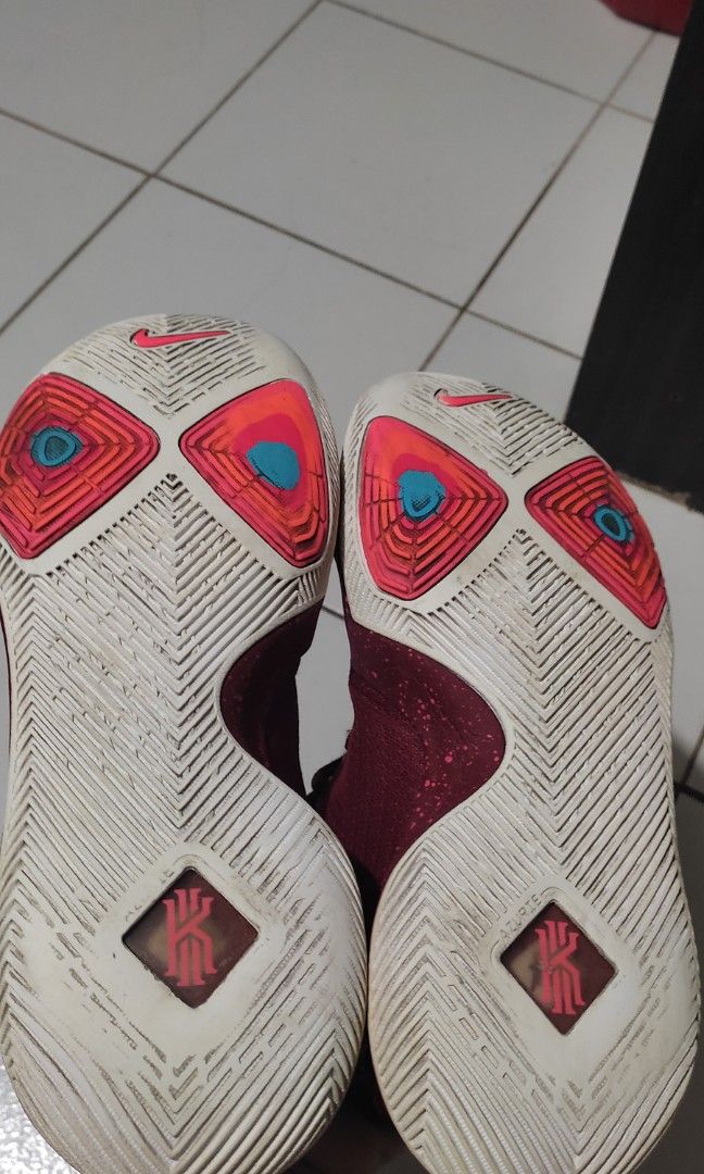 Maroon kyrie deals 3