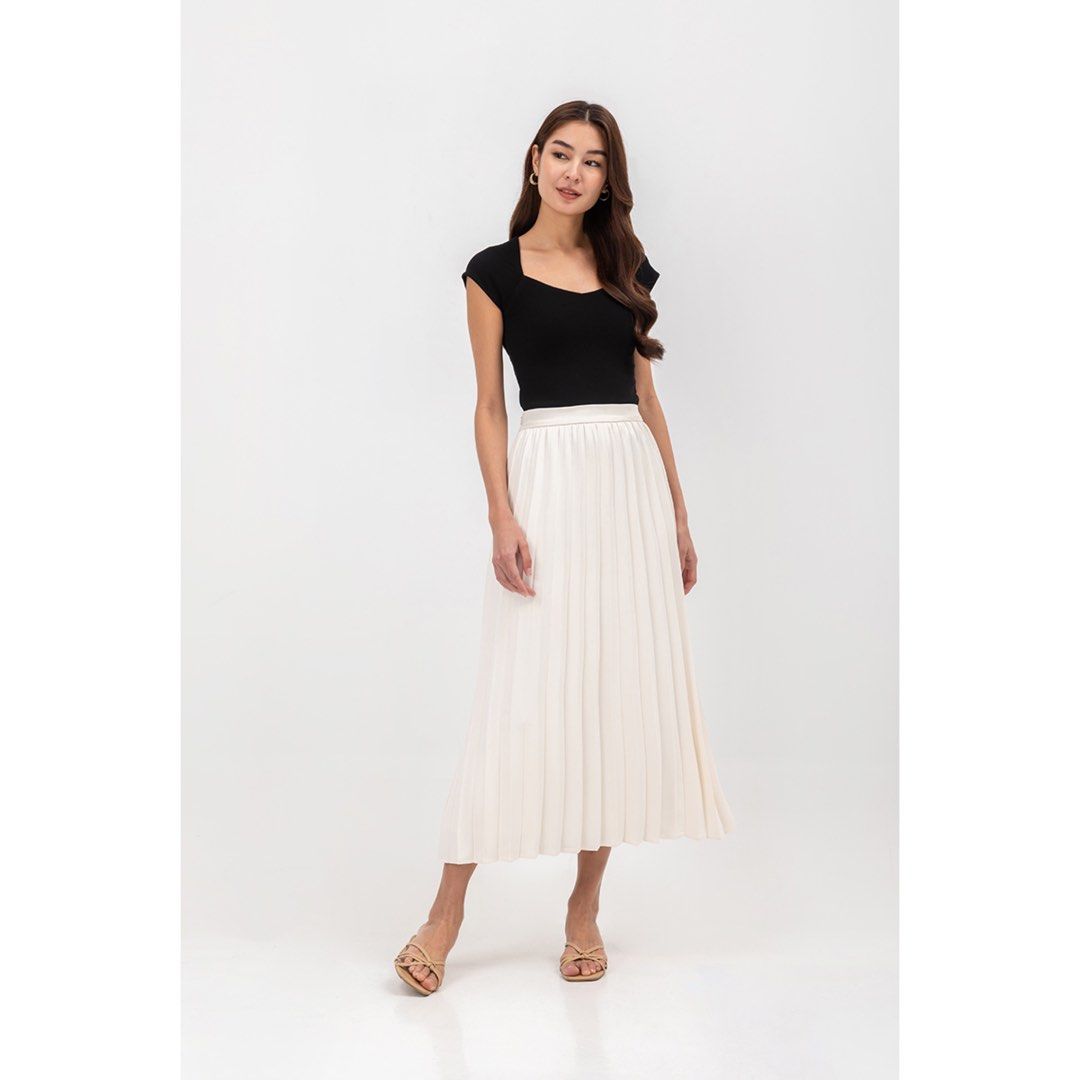 Long pleated maxi skirt cream store