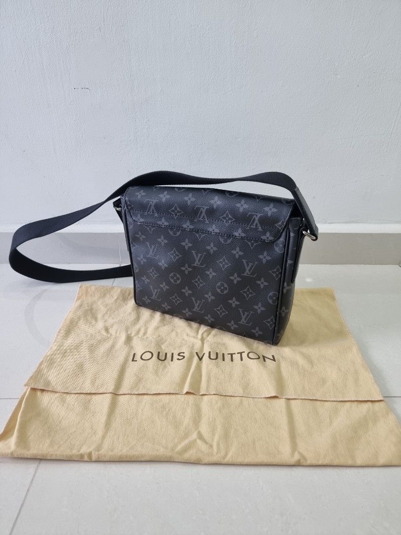 Anyone have a link for this louis vuitton district pm messenger