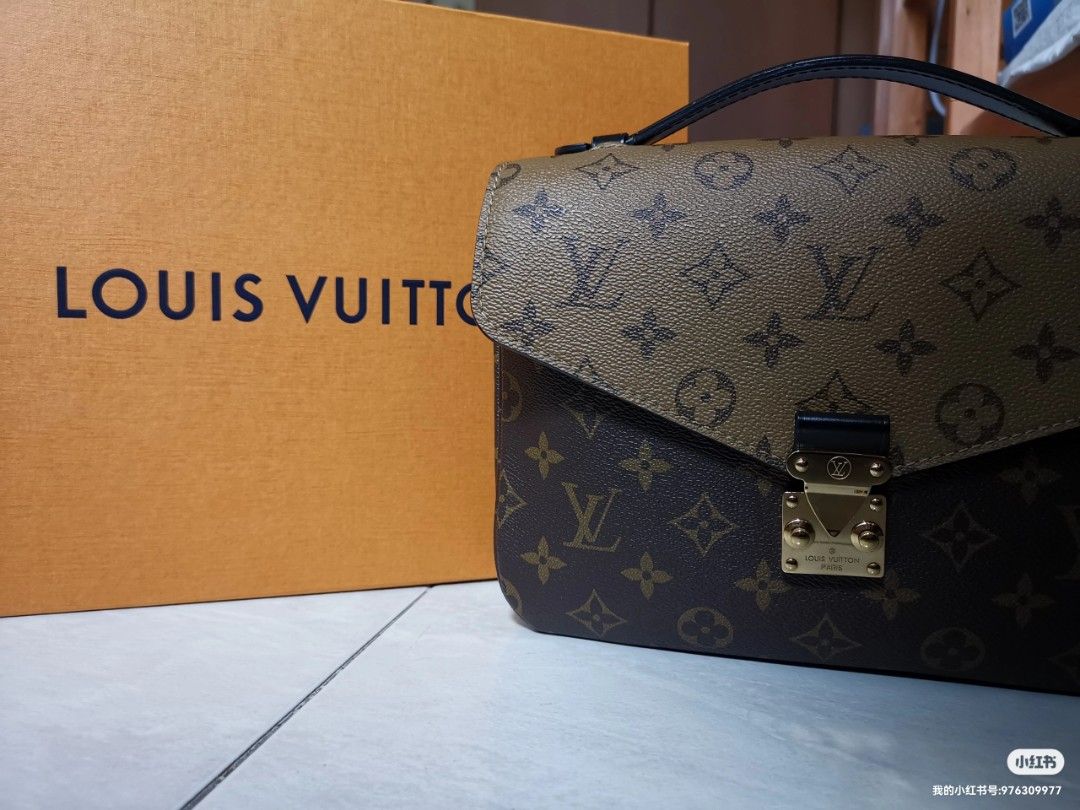 LV Trio Messenger Unboxing!! Newest Bag 2020! What Can Fit and On Body  Review! Louis Vuitton Bag 