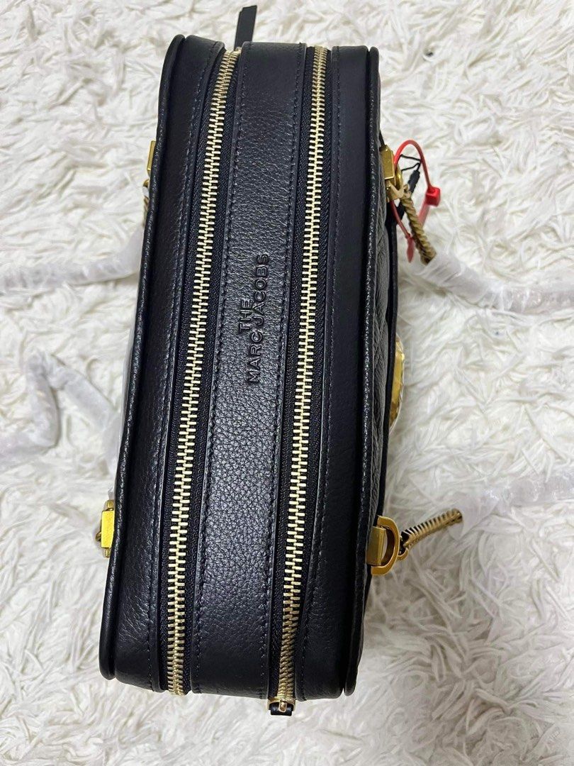 Marc jacobs status shoulder (Category: Luxury Bags & Wallets) located in Quezon City. Submitted by sarahlarsson_ (Listing ID 1233220979, Image 2). Description: Brand new Onhand.