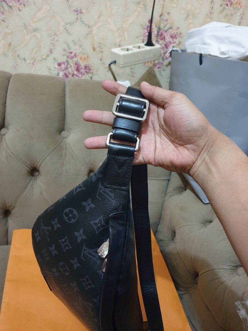 Mulus .authentic tas pinggang .waist bag louis vuitton .lv, Fesyen Pria,  Tas & Dompet , Tas Selempang di Carousell