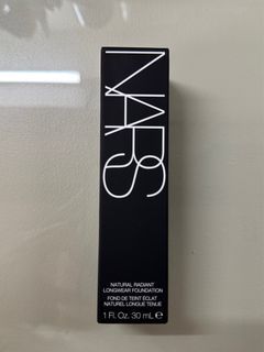 Nars Natural Radiant Longwear Foundatoon in Deauville