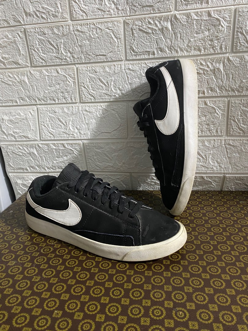 low nike blazers black
