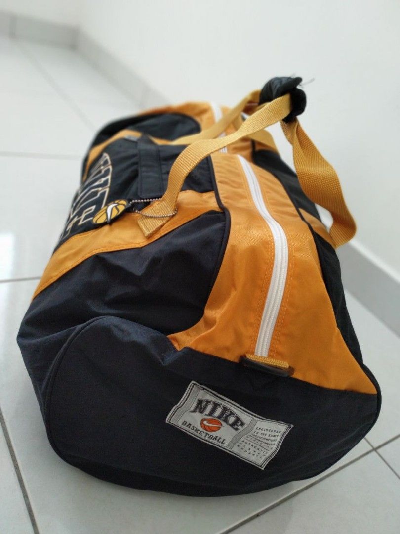 Vintage 90's NIKE duffle gym training basketball bag balik kampung beg