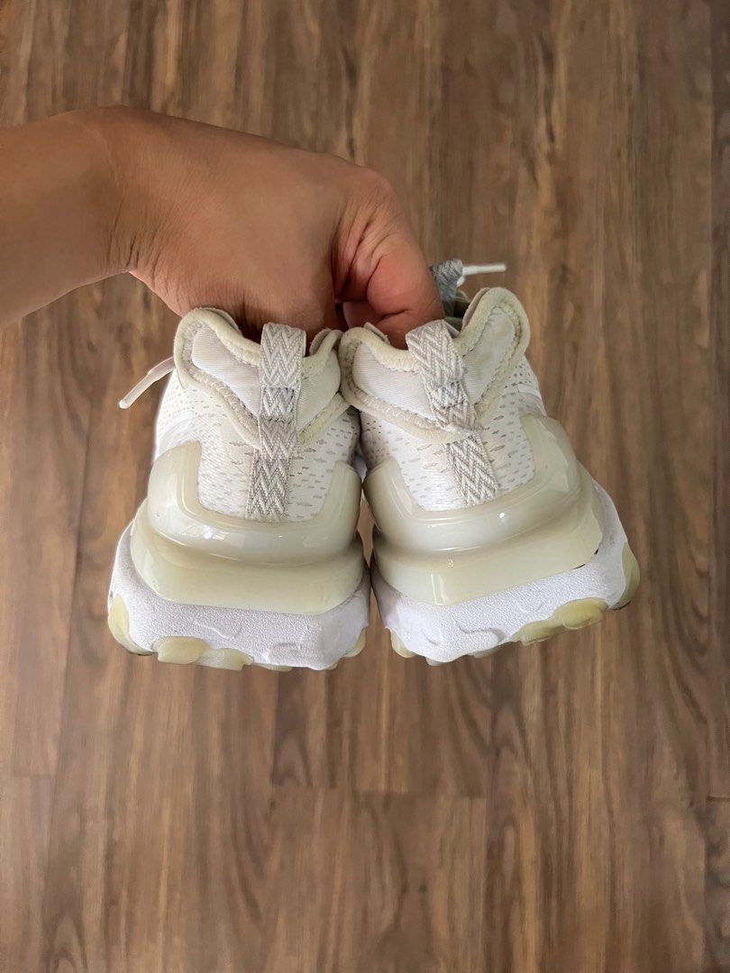 triple white reacts