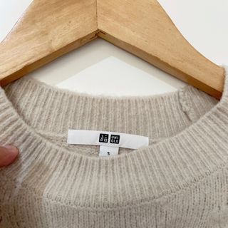 ORI!! Uniqlo Knit Sweater Cream / Beige Atasan Baju