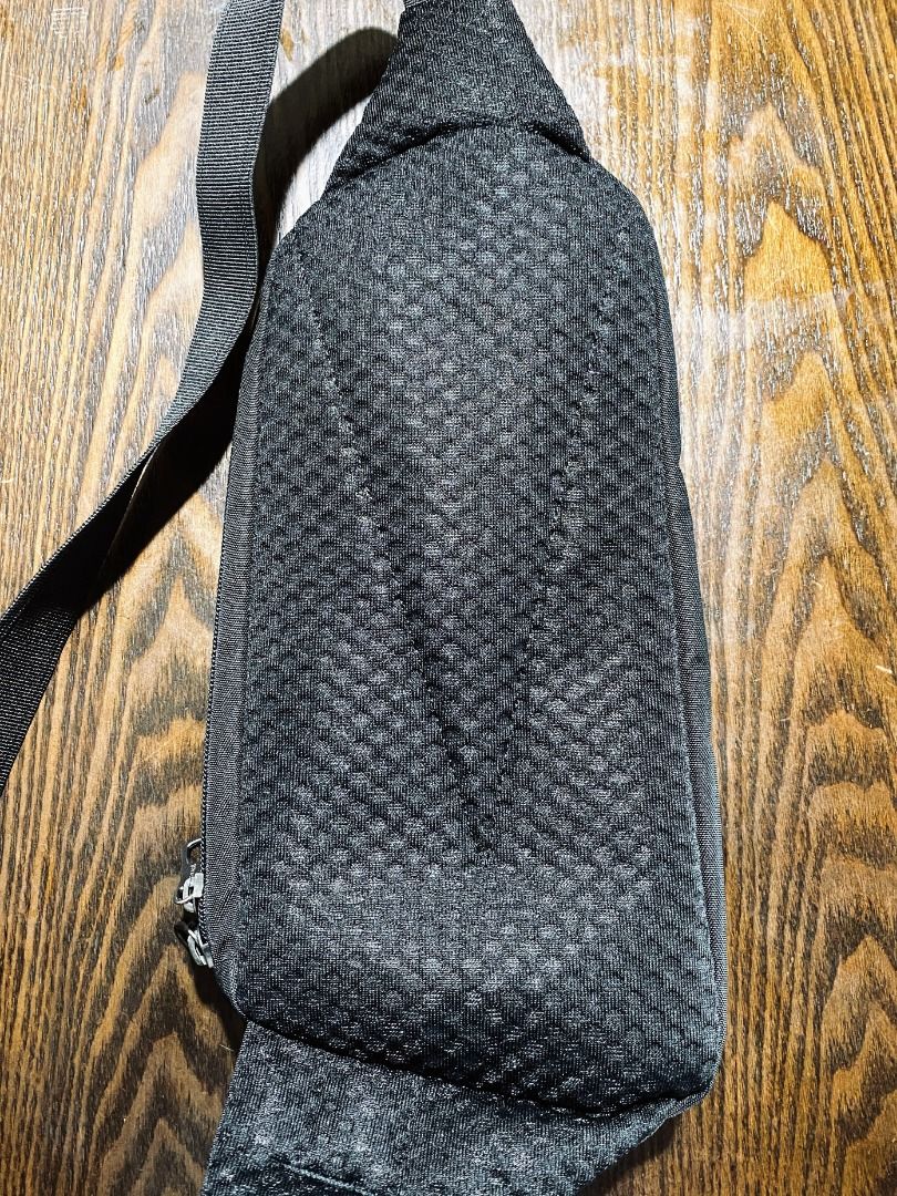 Pacsafe Vibe 150 Shoulder Bag Water Repellent Anti Theft Sling Pack Black