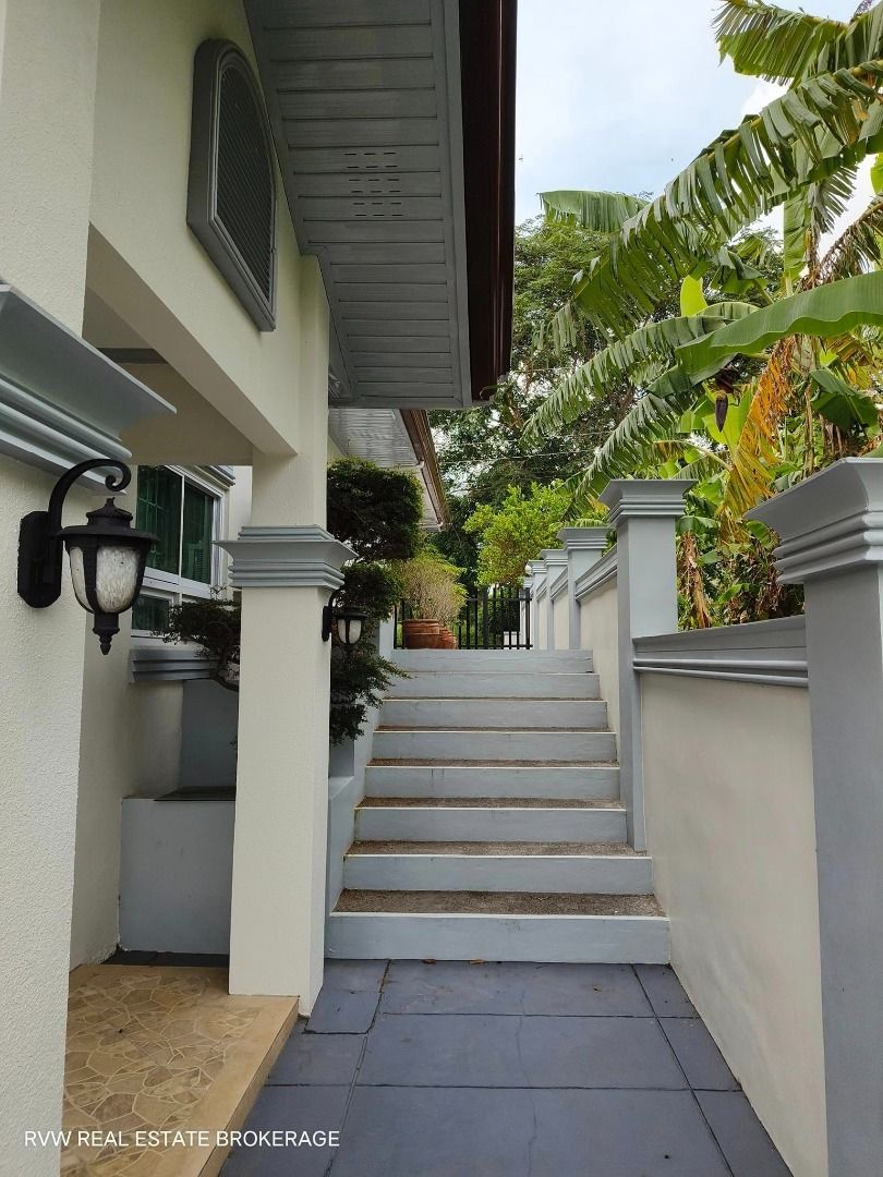 Phenomenal Furnished Ready For Occupancy Fairway House Unit Summit