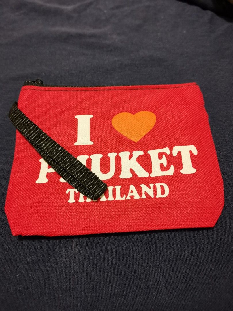 Pouch (Category: Wallets & Card Holders) located in Singapore. Submitted by macd_3444 (Listing ID 1233338281, Image 4). Description: GOOD QUALITY.