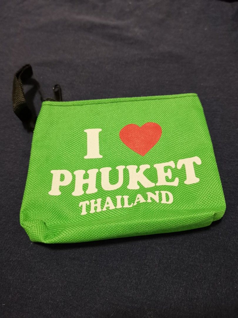 Pouch (Category: Wallets & Card Holders) located in Singapore. Submitted by macd_3444 (Listing ID 1233338281, Image 5). Description: GOOD QUALITY.