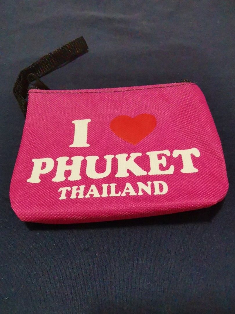 Pouch (Category: Wallets & Card Holders) located in Singapore. Submitted by macd_3444 (Listing ID 1233338281, Image 3). Description: GOOD QUALITY.