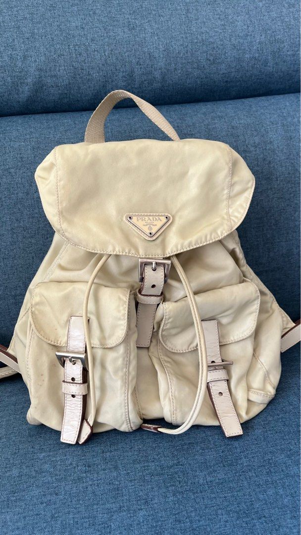 Prada Backpack （分類：背囊）位於 Hong Kong。 由 allonaamore 提交（商品編號 1233213091，圖片 1）。簡介： Prada small Re-nylon back pack for women. Have some stains but still in excellent condition.。
