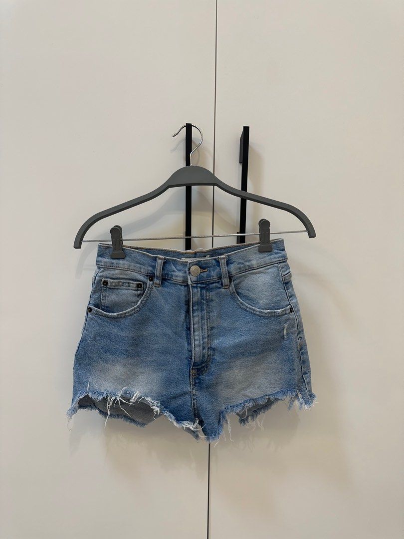 Pull & Bear Denim Shorts (Category: Shorts) located in Manila. Submitted by sofffdlr (Listing ID 1233354923, Image 2). Description: .