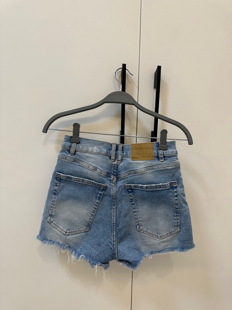 Pull & Bear Denim Shorts (Category: Shorts) located in Manila. Submitted by sofffdlr (Listing ID 1233354923, Image 3). Description: .
