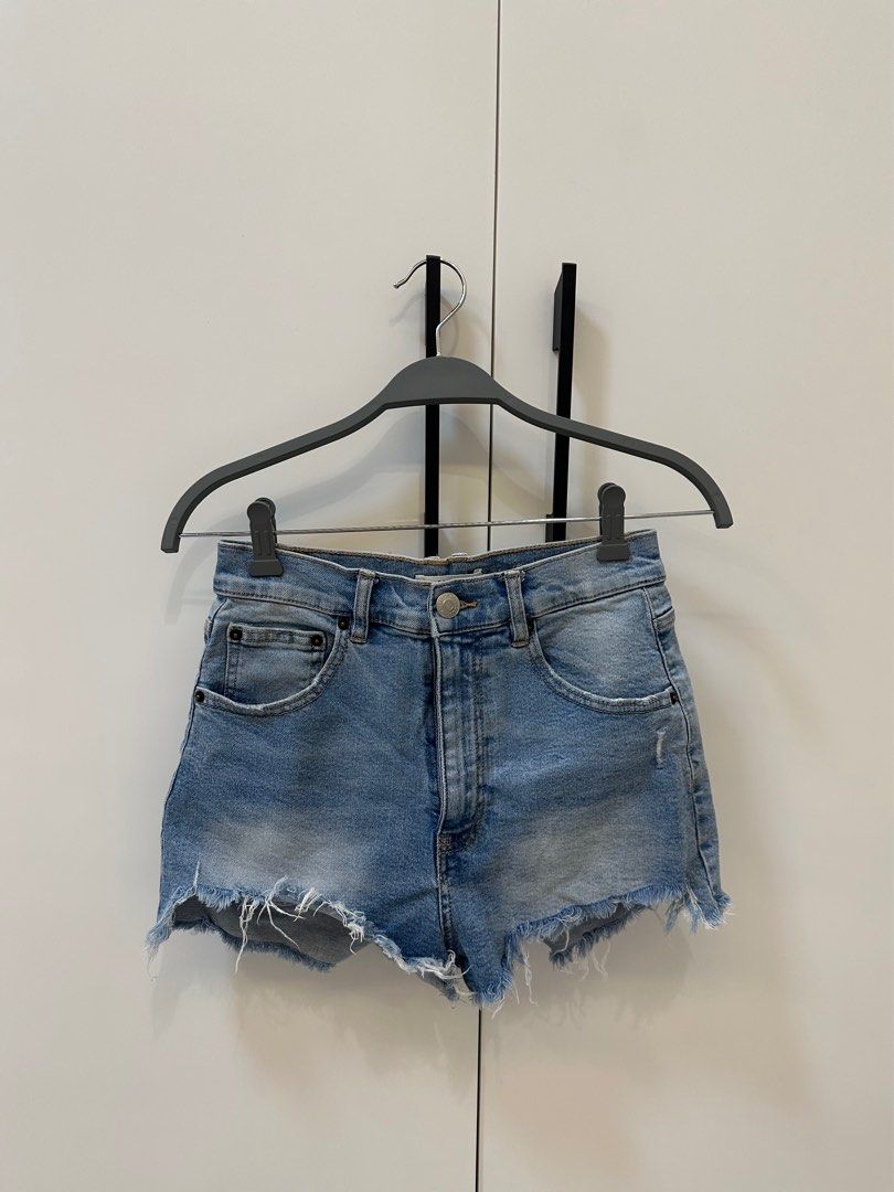 Pull & Bear Denim Shorts (Category: Shorts) located in Manila. Submitted by sofffdlr (Listing ID 1233354923, Image 1). Description: .