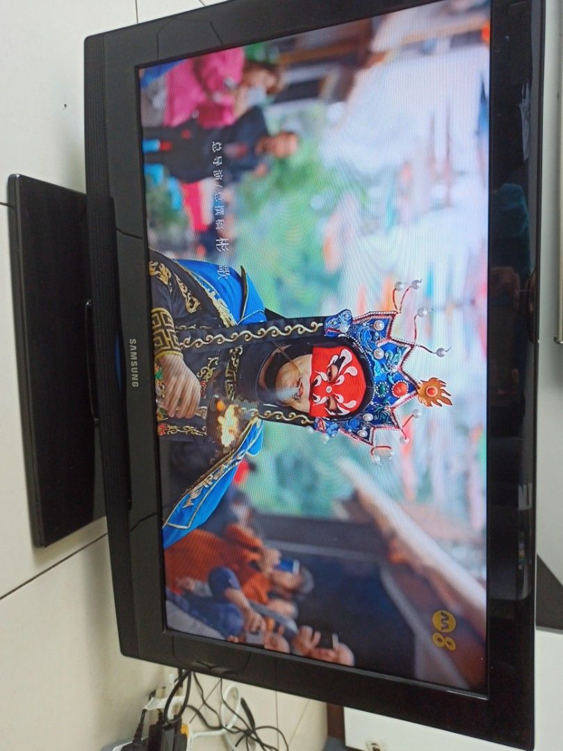 Samsung 32 inch lcd tv (Not smart and pls read description), TV & Home