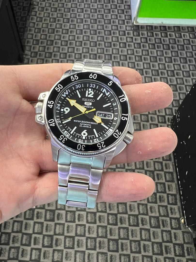 Seiko 5 sports skz211j1 hotsell