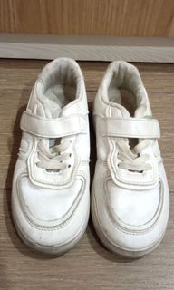 Sepatu putih size 31