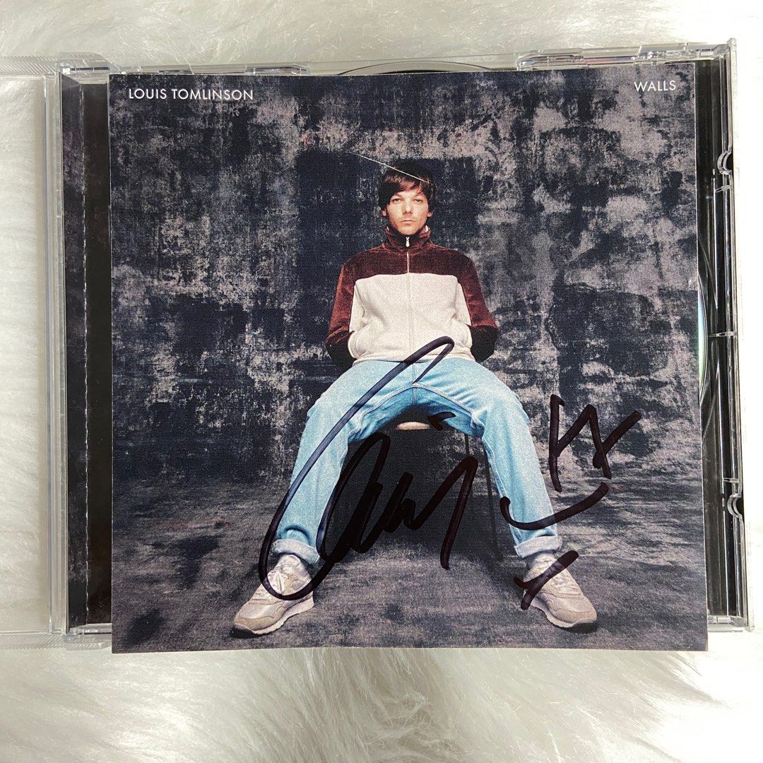 Signed Louis Tomlinson Walls Album CD (With Crack), Hobbies & Toys