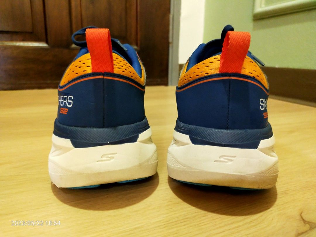 Skechers og 92 naranja on sale