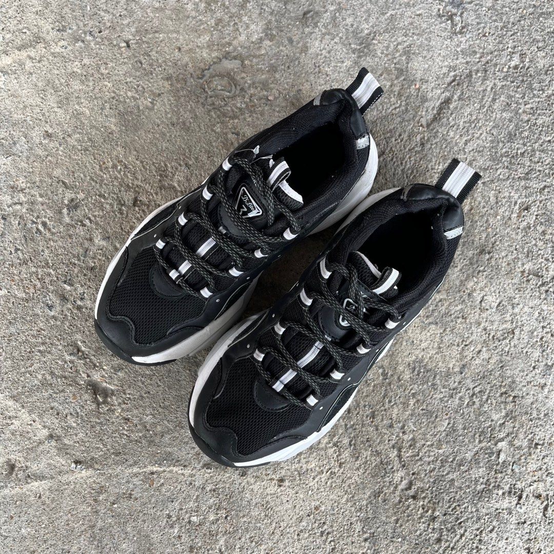 SKECHERS D LITES 3 Men s Fashion Footwear Sneakers on Carousell