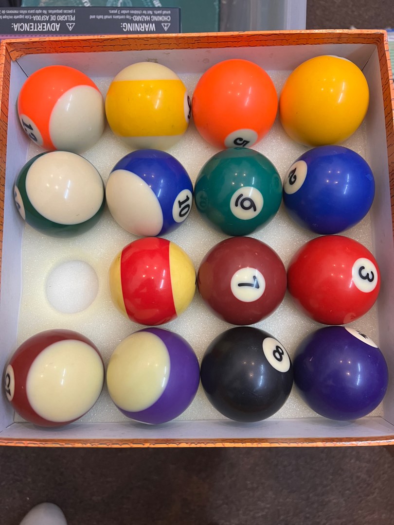 Standard sized pool balls, Sports Equipment, Sports & Games, Billiards