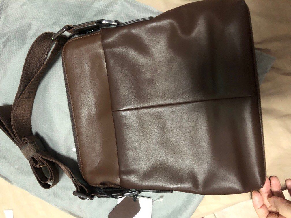 Tas baru hush puppies pria, Fesyen Pria, Tas & Dompet , Tas Selempang