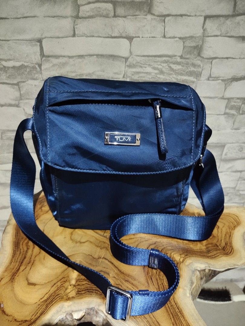 Tas tumi sling online bag