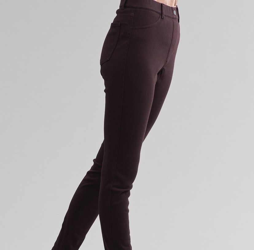 Uniqlo Ultra Stretch High Rise Leggings Pants in Brown, Women's Fashion,  Bottoms, Other Bottoms on Carousell