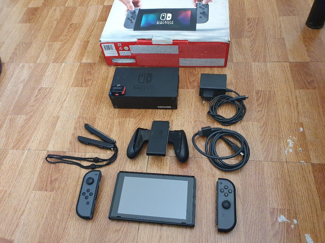 Unpatched Nintendo Switch (Category: Nintendo) located in Manila. Submitted by kiddgamer (Listing ID 1233280413, Image 1). Description: All inclusions are in the picture. In very good working condition. Can be picked up or delivered thru Lbc Grab or Lalamove..