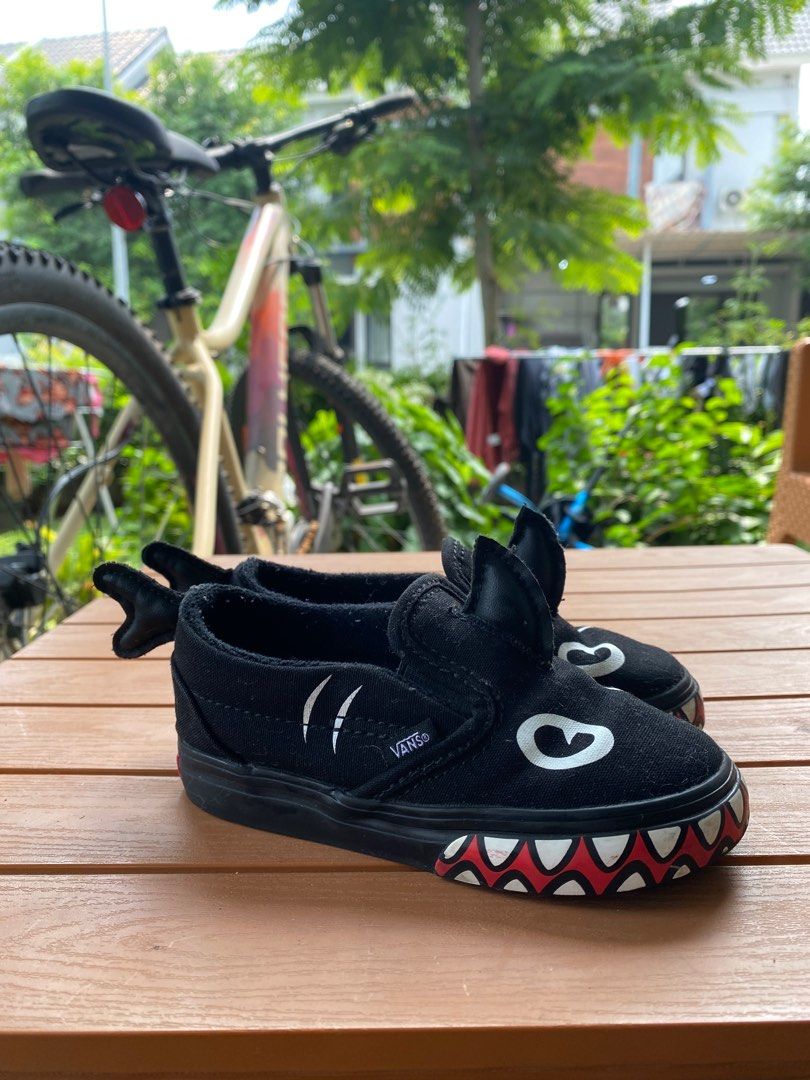 Vans Slip On Kids Baby Shark Week black sepatu anak