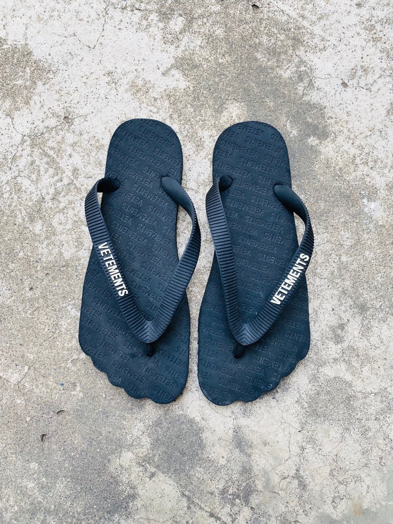 VETEMENTS FLIP FLOPS Women s Fashion Footwear Flats Sandals